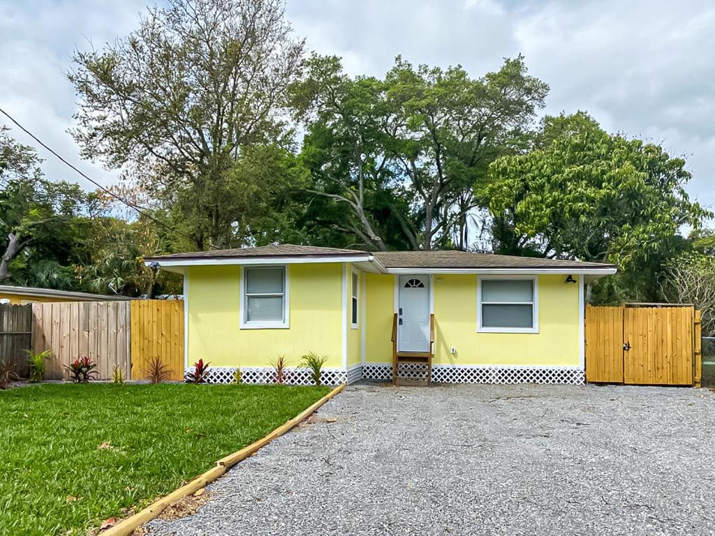 Sarasota Modern, Spacious, Comfy, Queen Beds, Backyard Rental Exterior photo